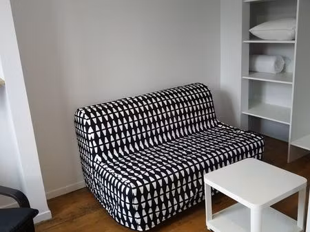 69130/ plein centre/ loue/ jolie studio meublé