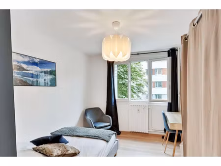 location meublée appartement 5 pièces 105 m² à grenoble (38000)  530 €