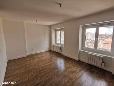 appartement 2 pièces  47 m2  avec du rangement et une vue dégagée