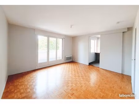 t1 de 33 m² - cuisine aménagée et balcon