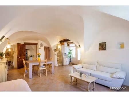 batisse 96m2 voutée et renovée