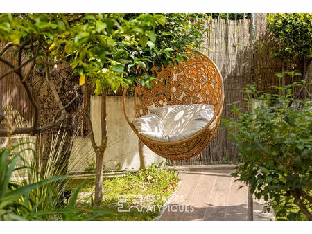 un appartement avec un jardin secret au port de nice