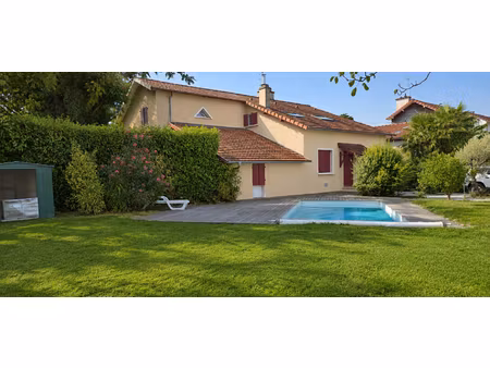 la campagne en ville ? une adresse rare au coeur de trespoey maison t4 - 100 m² - piscine
