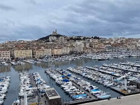 location appartement 2 pièces 47 m² à marseille 2 (13002)