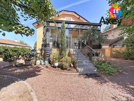 a vendre - balbigny - maison individuelle avec piscine et terrain arbore