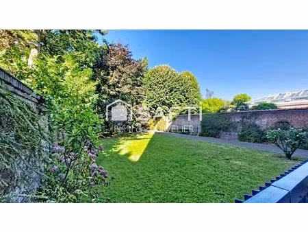 vieux-lille - t2 de 71 m² à conforter - rez-de-jardin sud-ouest  balcon  garage et cave