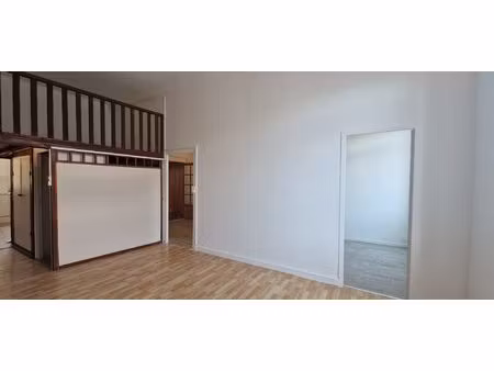 location t2 bis 66.61 m² - rue de condé lyon 2eme