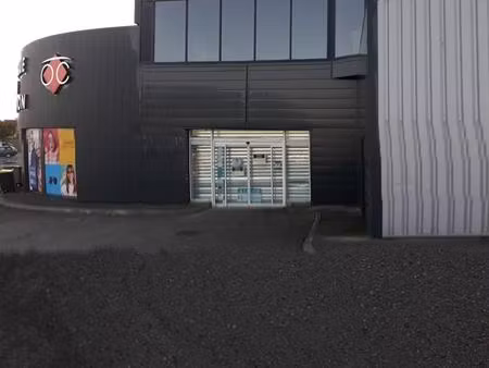 location commerce besancon 25000 200m²