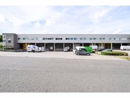entrepôt/quais déchargement/parking