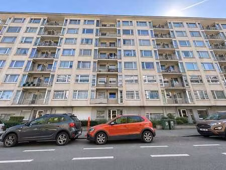garage ferme sous sol avec porte securisee electrique