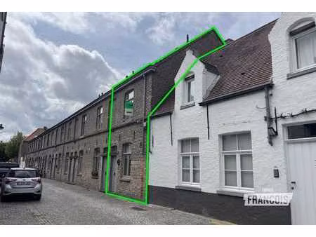 maison de ville avec deux chambres située dans un quartier …