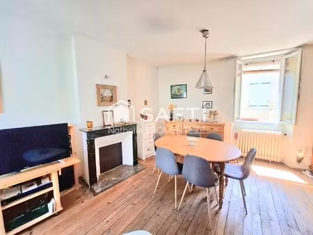 maison de ville avec une terrasse + une cour intérieur
