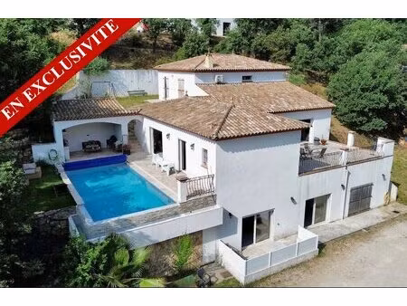 superbe vaste villa avec piscine