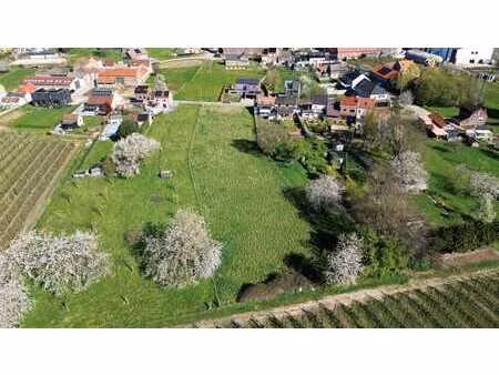 terrain à bâtir de 18a 25ca au calme!