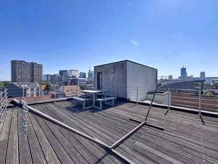 centre-ville bruxelles - beau penthouse 1 chambre meublé ave