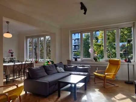 belle et grande chambre dans apart très lumineux et meublé