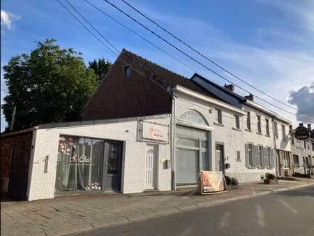 a 200 m du bultia  sur la place de nalinnes-bultia