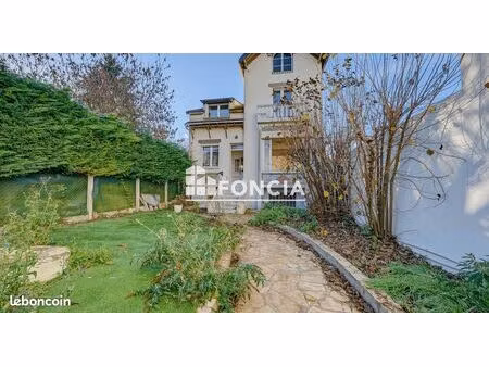 opportunité rare à clamart : maison des années 30 avec charme d’époque  jardin et logement