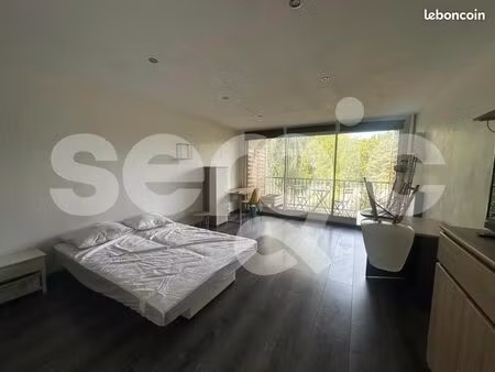 studio 1 pièce 32 m²