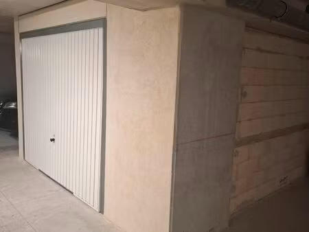 location grand box secteur timone