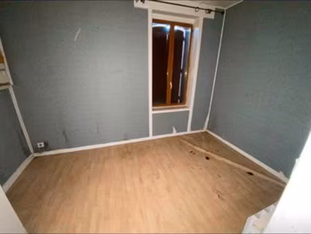maisonnette avec petit jardin