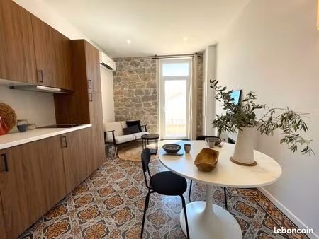 t2 meublé avec place parking et terrasse