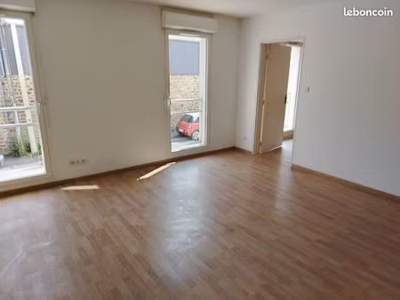 loue t2 au centre de guingamp avec parking