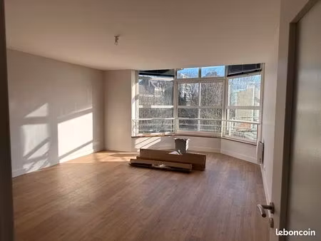 t3 coup de cœur – vue sur parc – garage fermé – ascenseur – centre-ville – entièrement rén