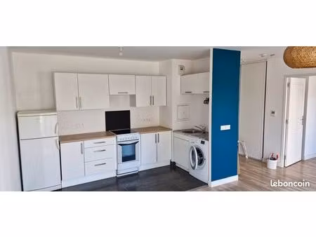 location f2 massy village 43 m²