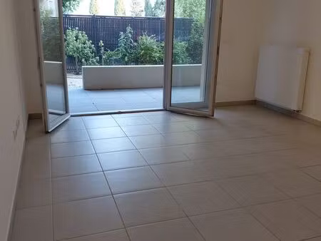 appartement t2. 45m2+terrasse + jardin+garage