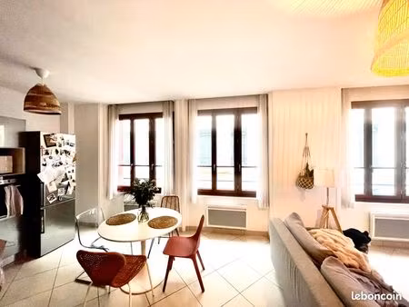 particulier loue t3 centre ville