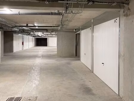 garage 19 m² très sécurisé et fermé à louer rue de casseyrols
