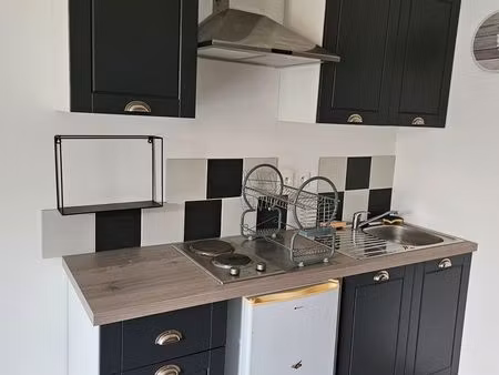 studio meublé 26 m² avec extérieur – toutes charges comprises