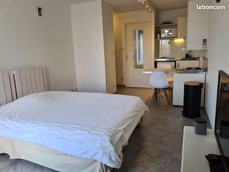 studio meublé 31 m² avec terrasse 16 m² et parking
