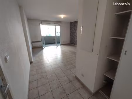 a louer beau t2 de 48m² en rdc - balcon + parking privatif dans résidence sécurisée