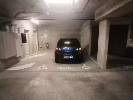 ◊ à louer – place de parking en sous-sol sécurisé – tours nord / lycée vaucanson
