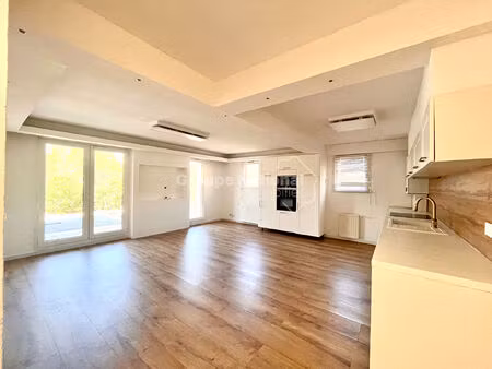 appartement t3 de 70 m2 avec jardin privatif et parking