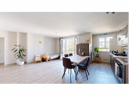 les clayes sous bois  appartement avec balcon  cave et parki