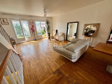 maison familiale avec jardin et prestations de qualité à villepreux