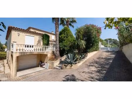villa avec piscine et terrasse les trois lucs - marseille 12ᵉ (13)