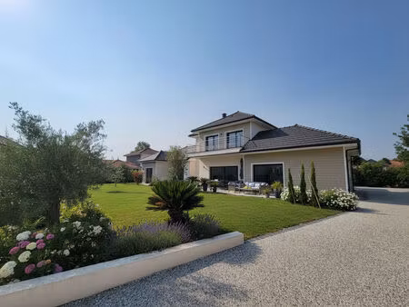 vente maison 7 pièces  195.00m²  pau