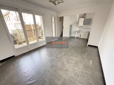 maison 2 ch + bureau mitoyenne 1 côté