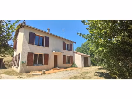 maison au calme sur 5000 m2 de terrain