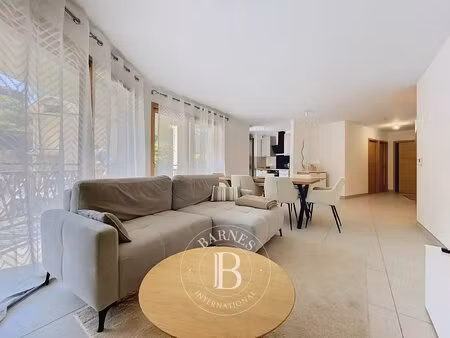 évian-les-bains – centre ville -appartement meublé de 89 15 m² – balcon – 3 chambres