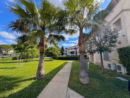 mandelieu - appartement t2 avec piscine et place de port