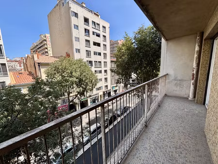 t3 avec terrasse et loggia de 65m2 - secteur saint lazare