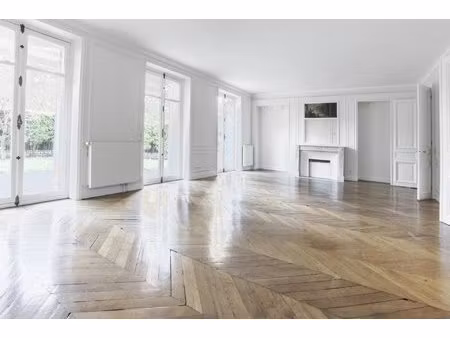 paris xviie - superbe 5 pièces de 148 m² avec jardin privatif de 100 m2 - cave - plaine mo
