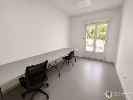 bureau rénové aux portes