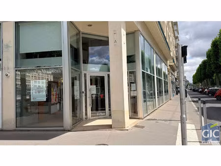 local commercial 255 m²