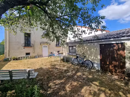 maison indép. de 107m²  2/3 chambres  bureau  terrain 607m² arboré  dotée d’un sous-sol to